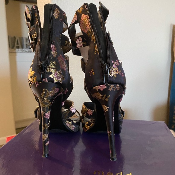 Steve Madden Fabric 4” heels size 6.5 - Picture 3 of 3